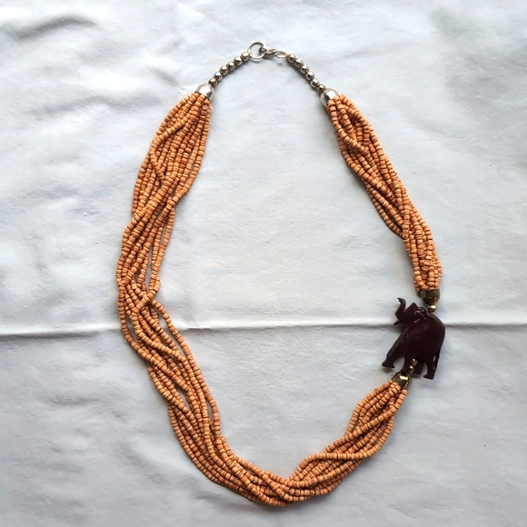 Wooden beaded elephant necklace - Picture 1 of 4